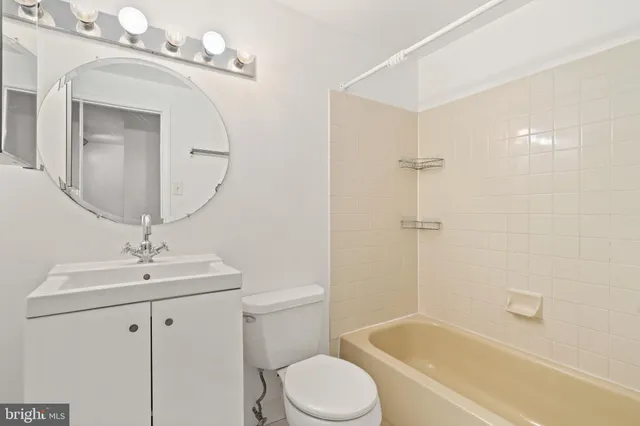 $1,700 | 1316 New Hampshire Avenue Northwest, Unit 306, Washington, DC 20036