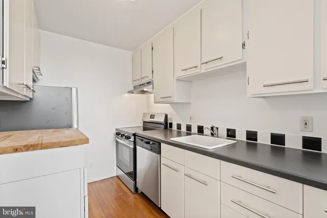 $1,700 | 1316 New Hampshire Avenue Northwest, Unit 306, Washington, DC 20036