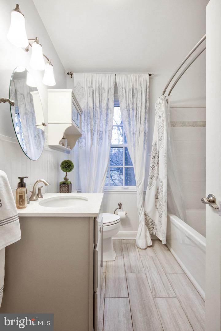 431 Devon State Road Devon, PA 19333 - Photo 22 of 25 Hall Bathroom