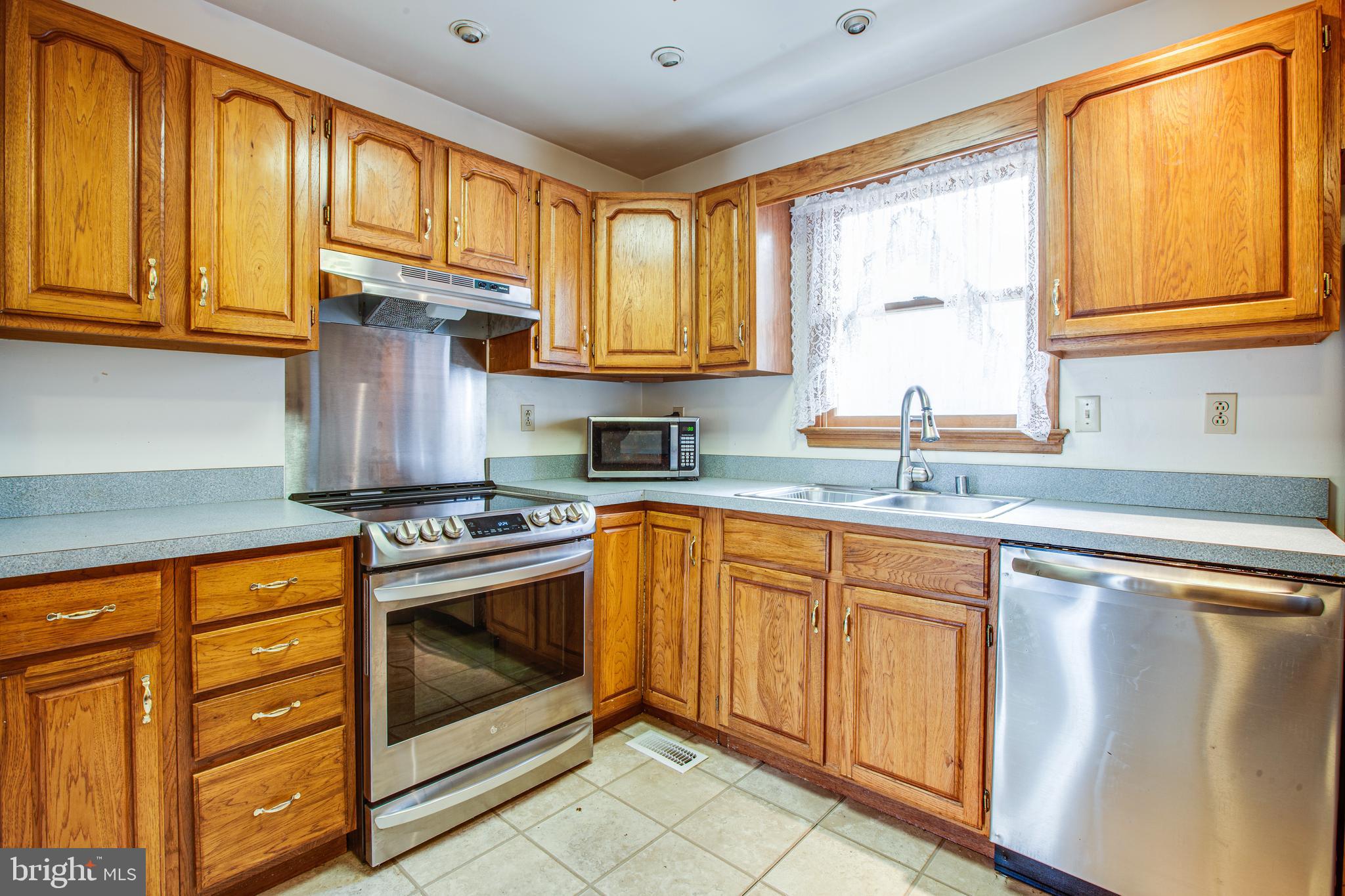 4780 Jericho Road Ruther Glen, VA 22546 - Photo 9 of 33 Kitchen