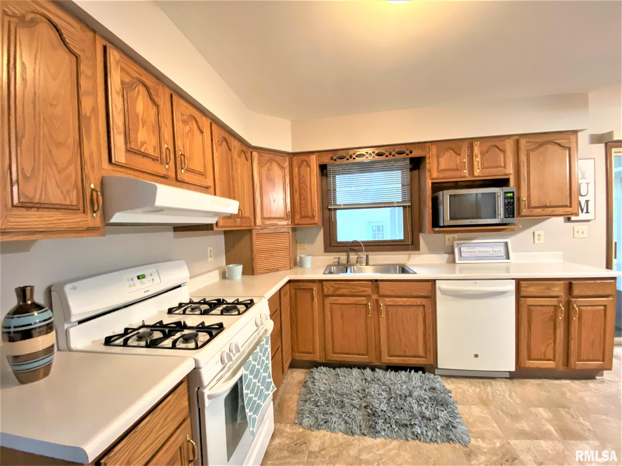 2321 Cahokia Drive Springfield, IL 62702 - Photo 11 of 29