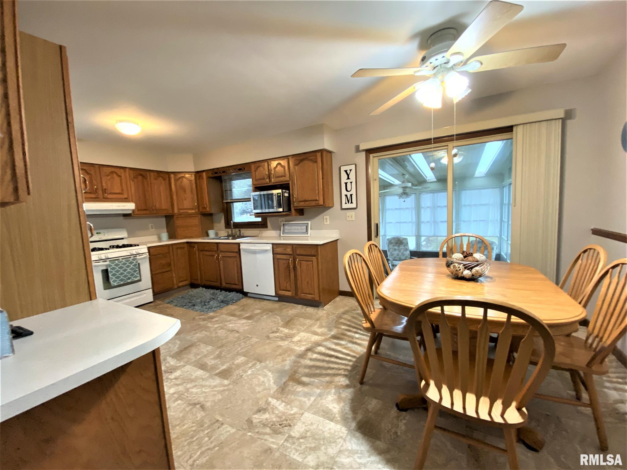 2321 Cahokia Drive Springfield, IL 62702 - Photo 12 of 29