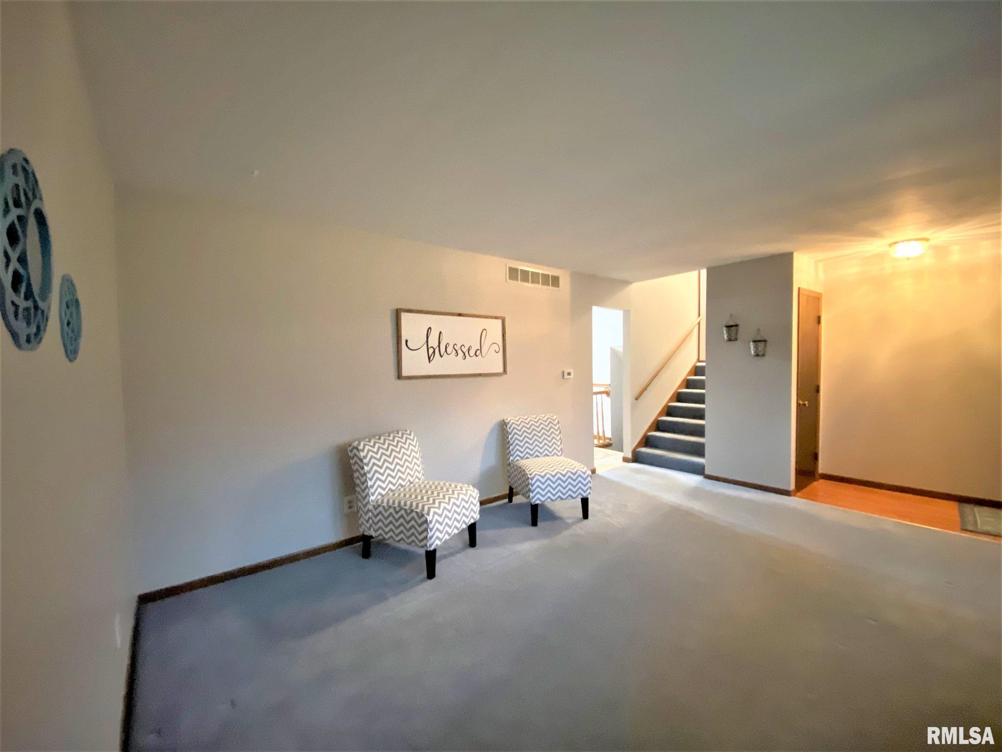 2321 Cahokia Drive Springfield, IL 62702 - Photo 3 of 29