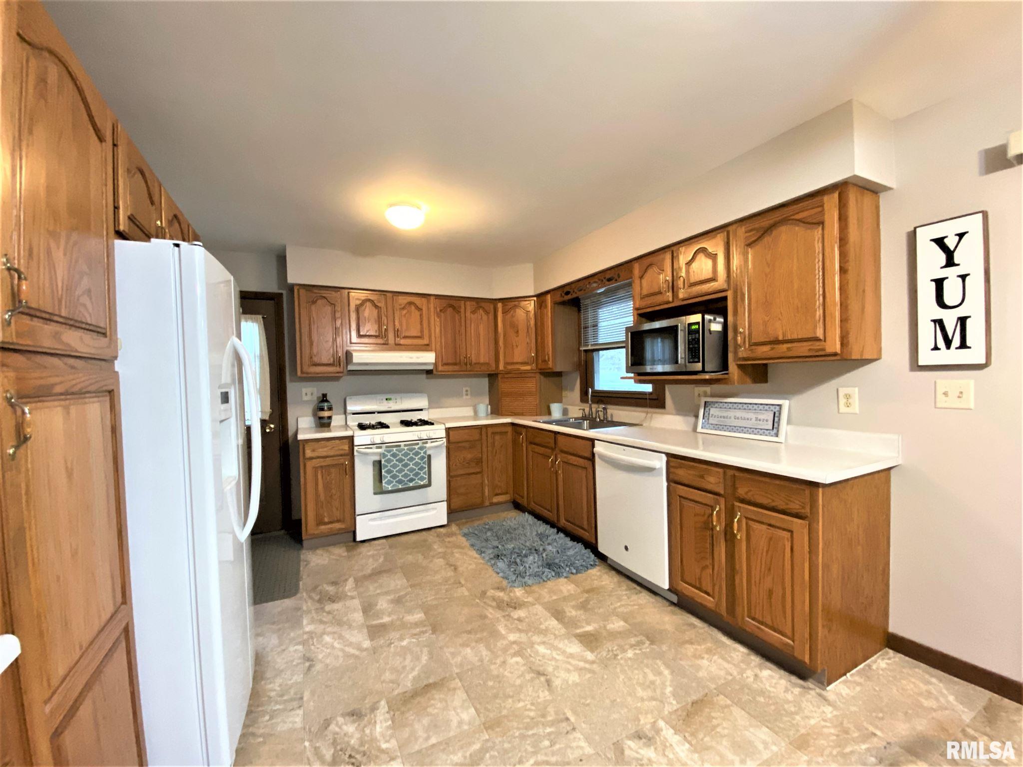 2321 Cahokia Drive Springfield, IL 62702 - Photo 6 of 29