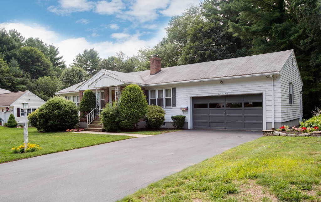 20 Lovell Road Lynnfield, MA 01940 - Photo 2 of 25 Gallery Image 2