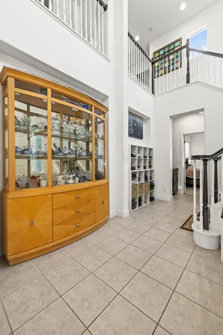 a view of front door with entryway