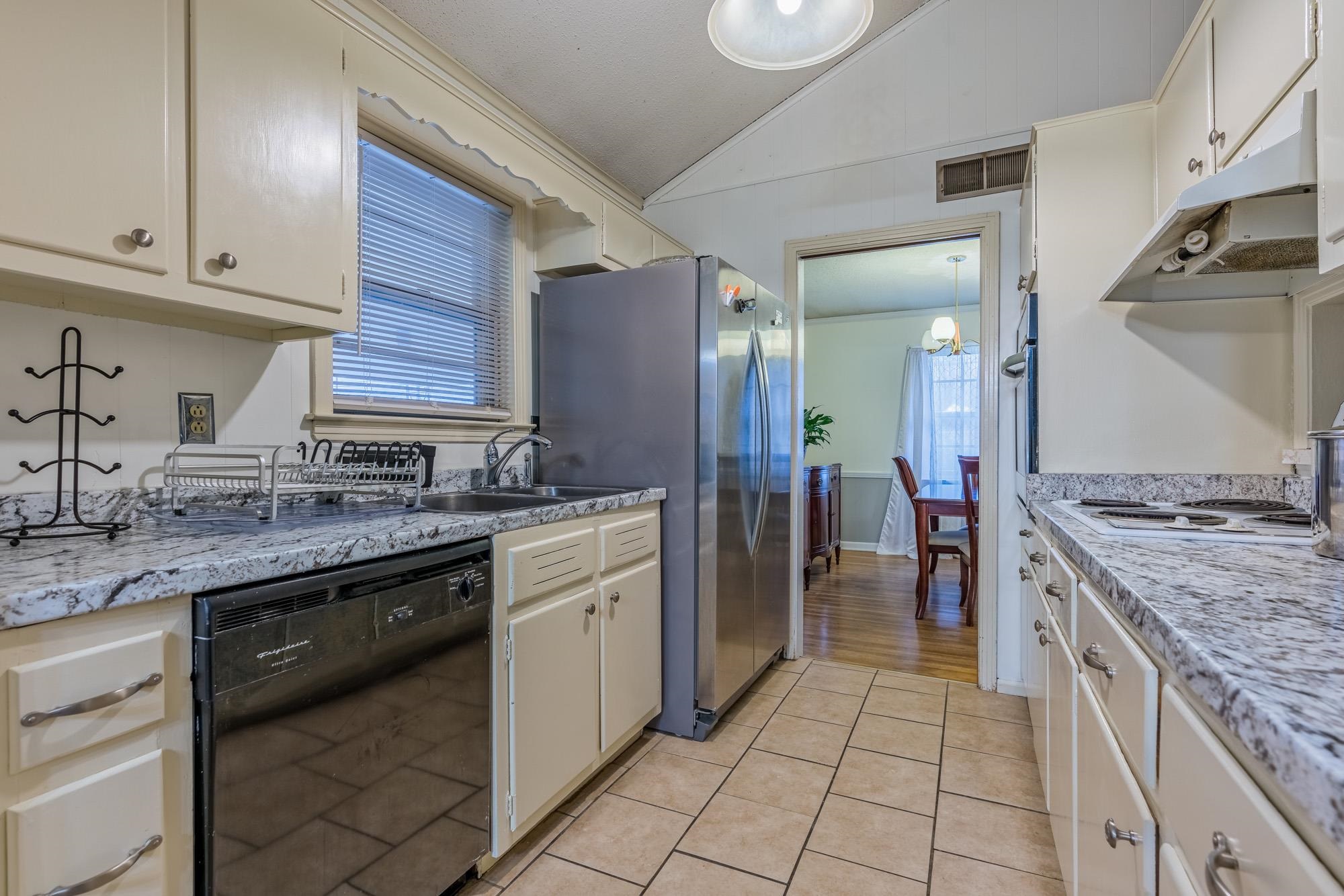 3076 South Mendenhall Road Memphis, TN 38115 - Photo 7 of 20 Gallery Image 7