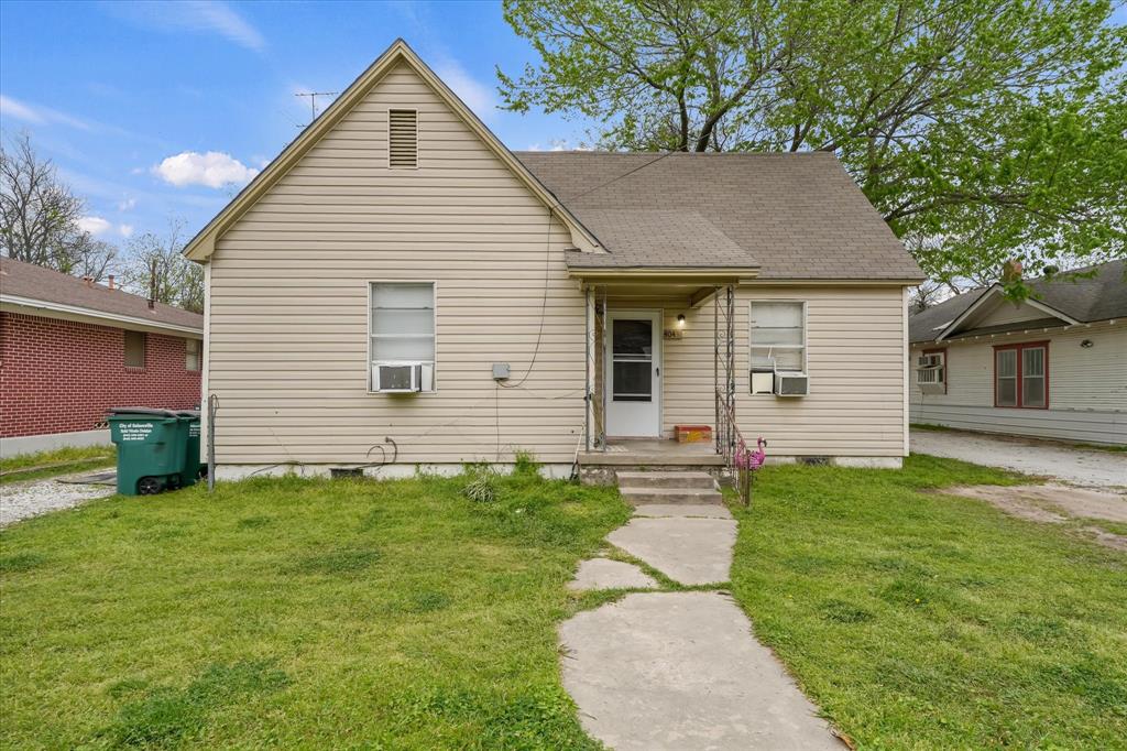 404 South Morris Street Gainesville, TX 76240 - Photo 1 of 8