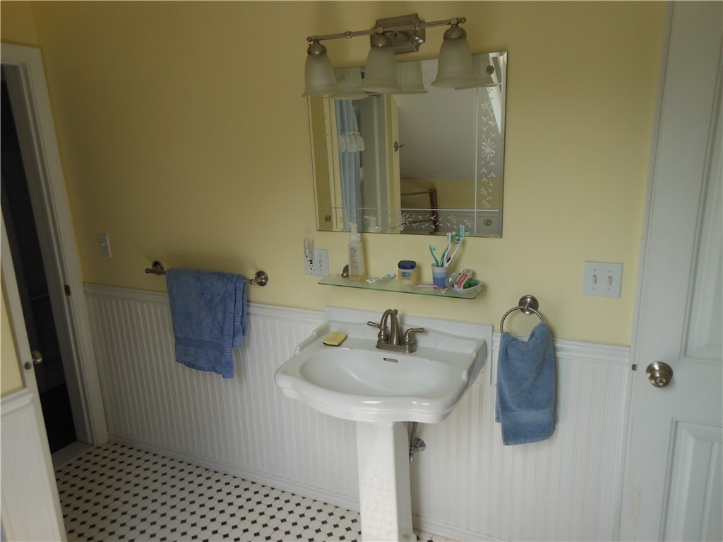 211 Sawmill Road Glocester, RI 02814 - Photo 23 of 30 2ND FLOOR BATHROOM