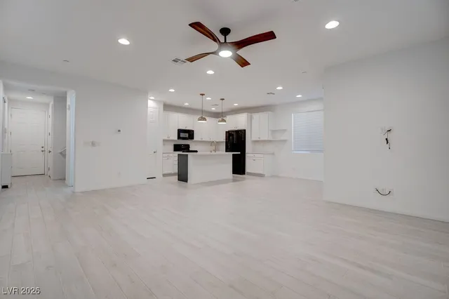 $2,750 | 111 Balsam Leaf Court, Henderson, NV 89011