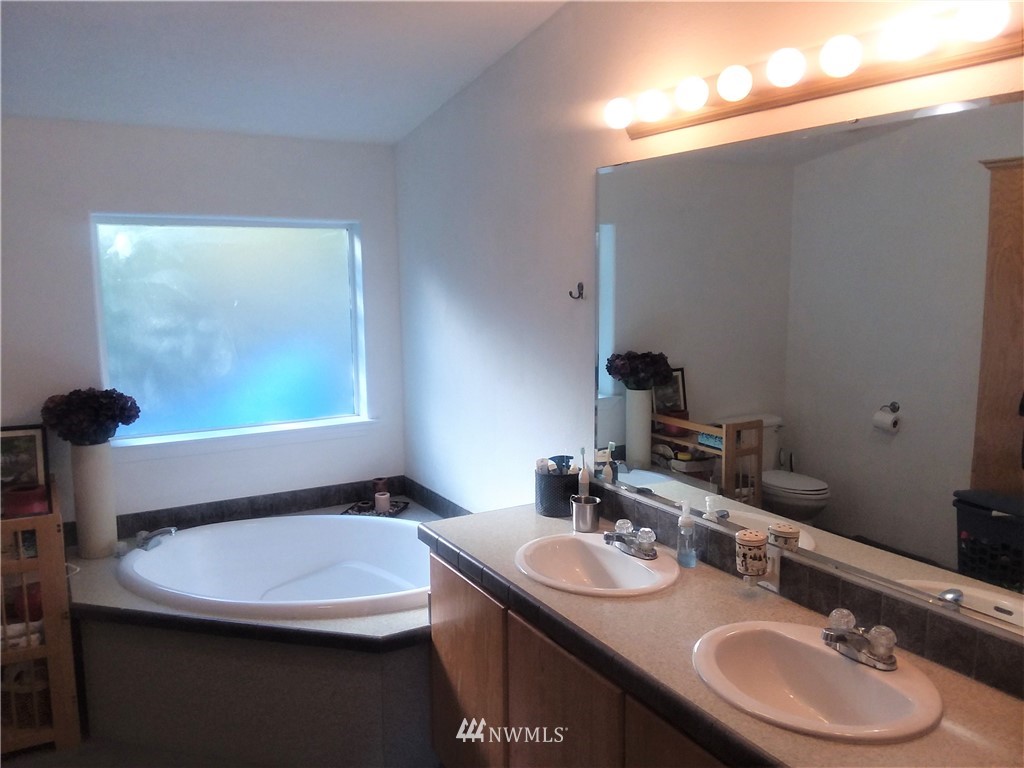 670 East Underline Road Belfair, WA 98528 - Photo 7 of 18