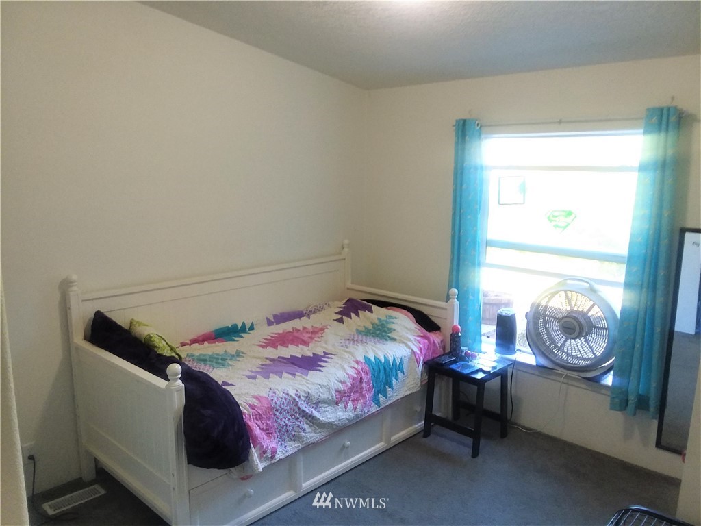 670 East Underline Road Belfair, WA 98528 - Photo 10 of 18