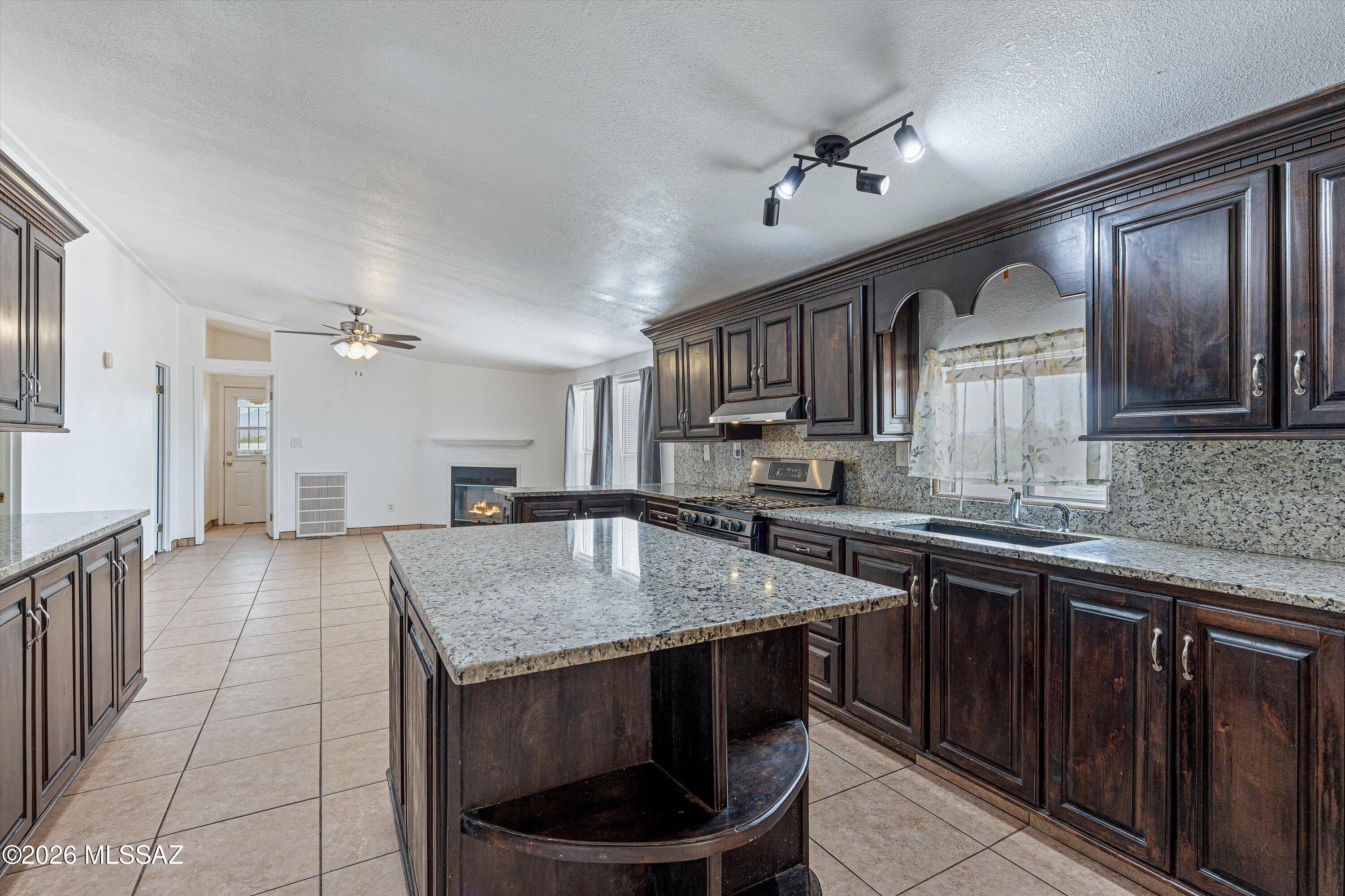 10935 South Swan Road Tucson, AZ 85756 - Photo 13 of 41 Kitchen