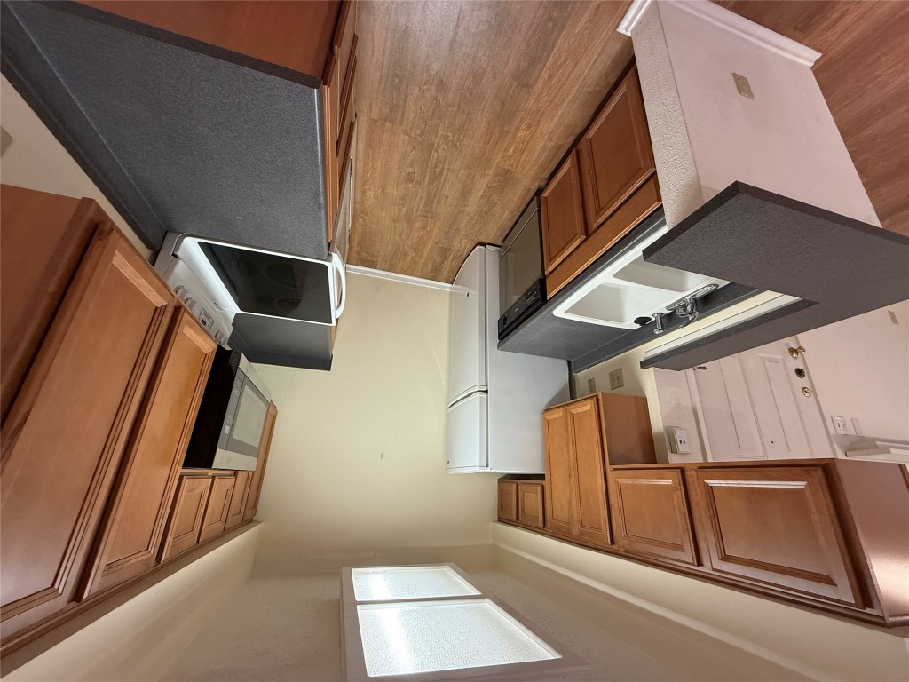 114 East 31st Street, Unit 213 Austin, TX 78705 - Photo 2 of 6