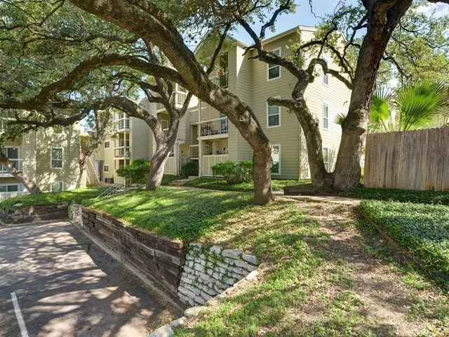 $1,695 | 114 East 31st Street, Unit 213, Austin, TX 78705