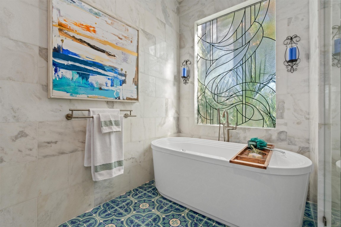 5706 Long Court Austin, TX 78730 - Photo 25 of 40 a bath tub sitting next to a white sink