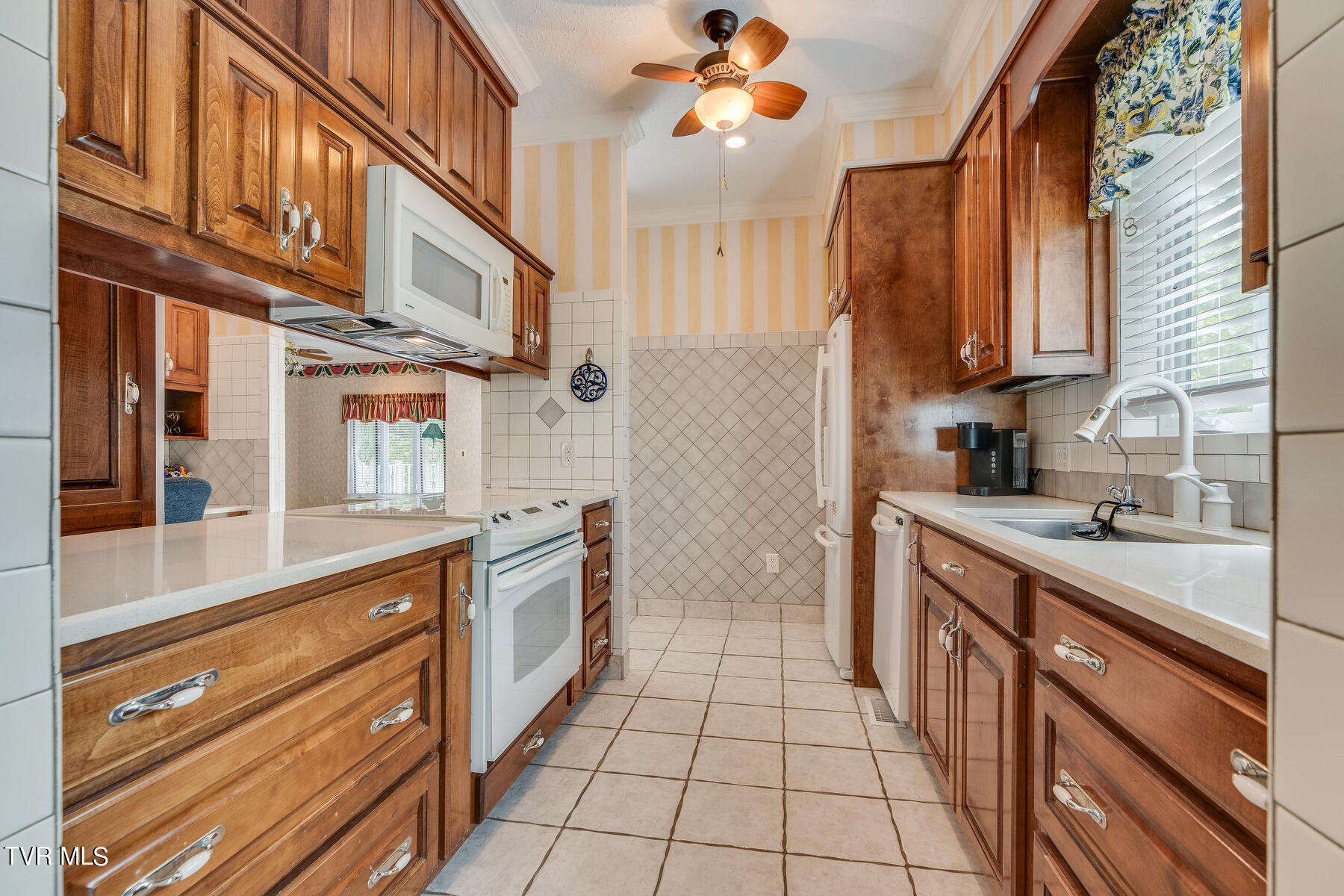 64 Falcon Circle Afton, TN 37616 - Photo 11 of 61 011