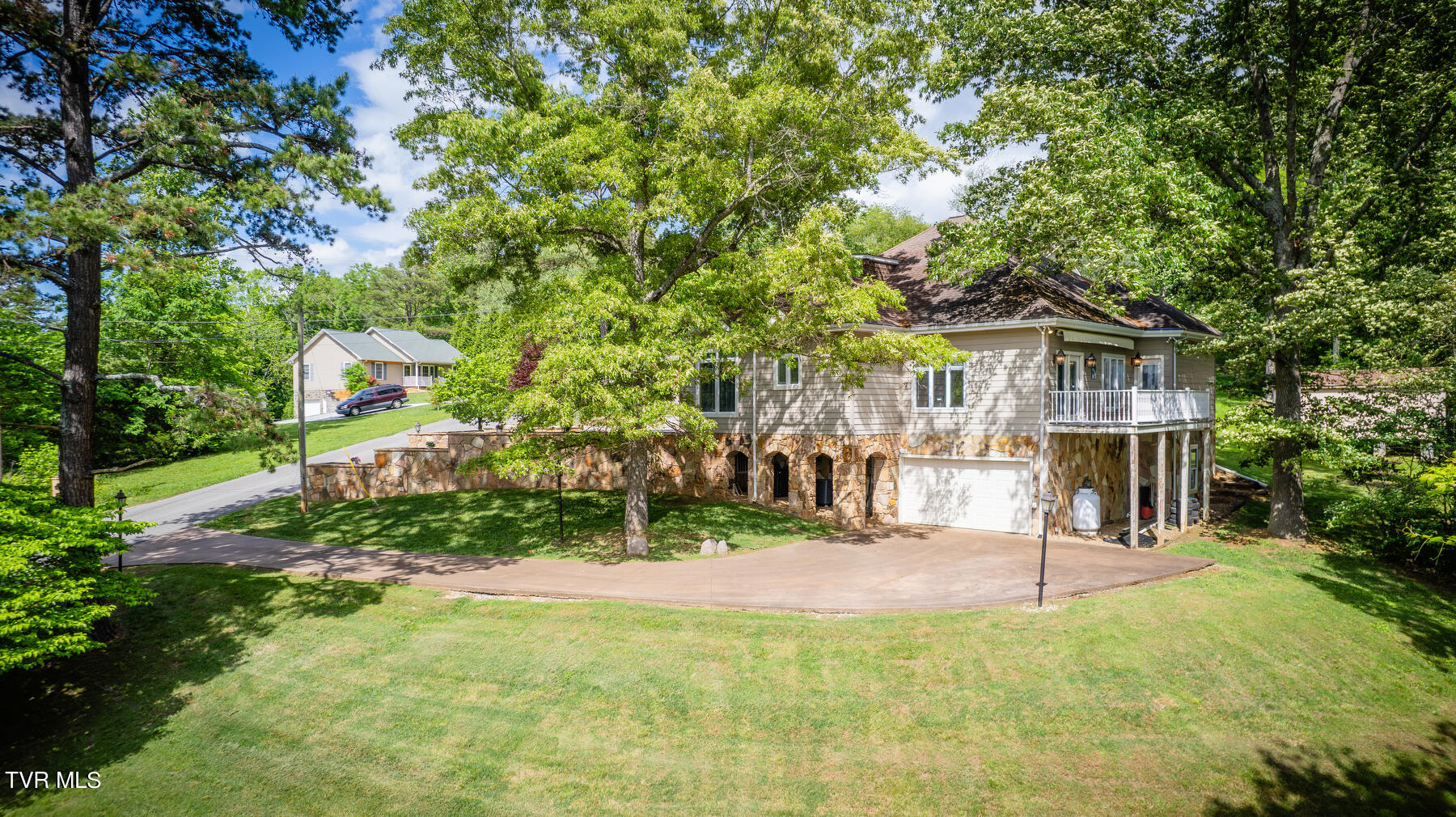 64 Falcon Circle Afton, TN 37616 - Photo 3 of 61 103