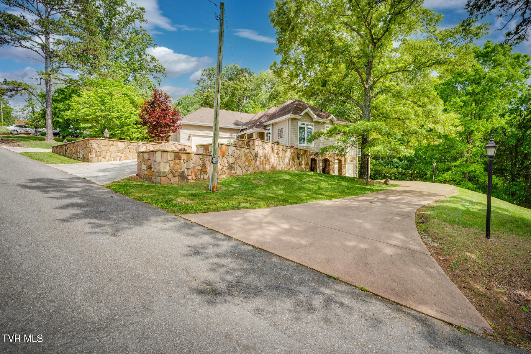 64 Falcon Circle Afton, TN 37616 - Photo 5 of 61 003