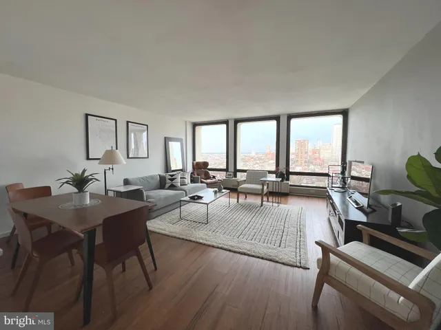 $199,900 | 210 Locust Street, Unit 15EW, Philadelphia, PA 19106