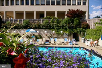 210 Locust Street, Unit 15EW Philadelphia, PA 19106 - Photo 11 of 15