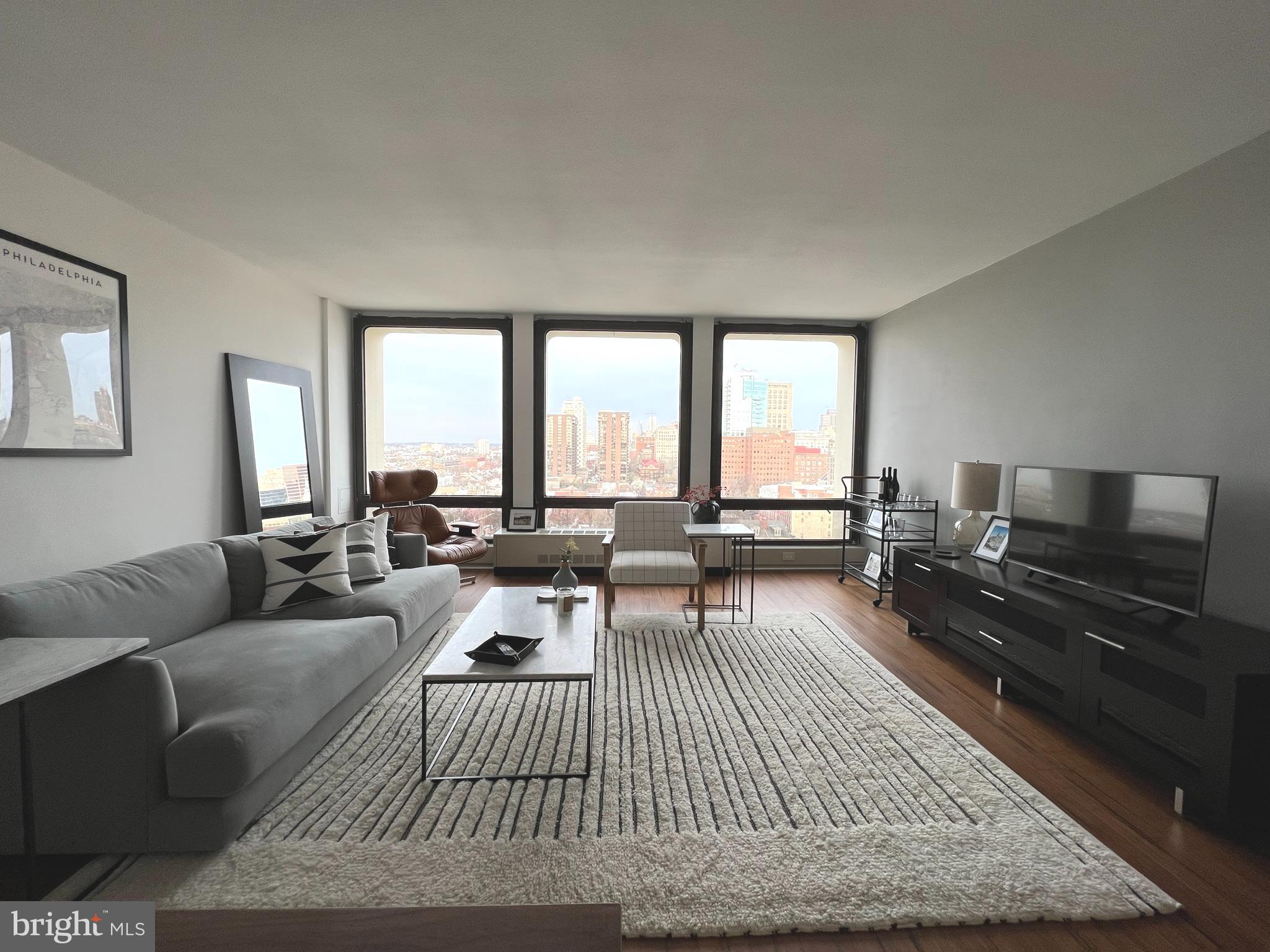 210 Locust Street, Unit 15EW Philadelphia, PA 19106 - Photo 2 of 15