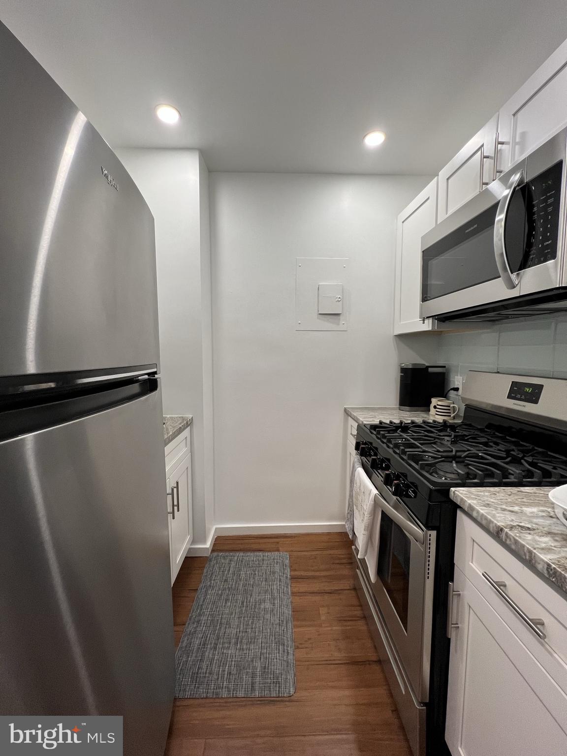 210 Locust Street, Unit 15EW Philadelphia, PA 19106 - Photo 6 of 15