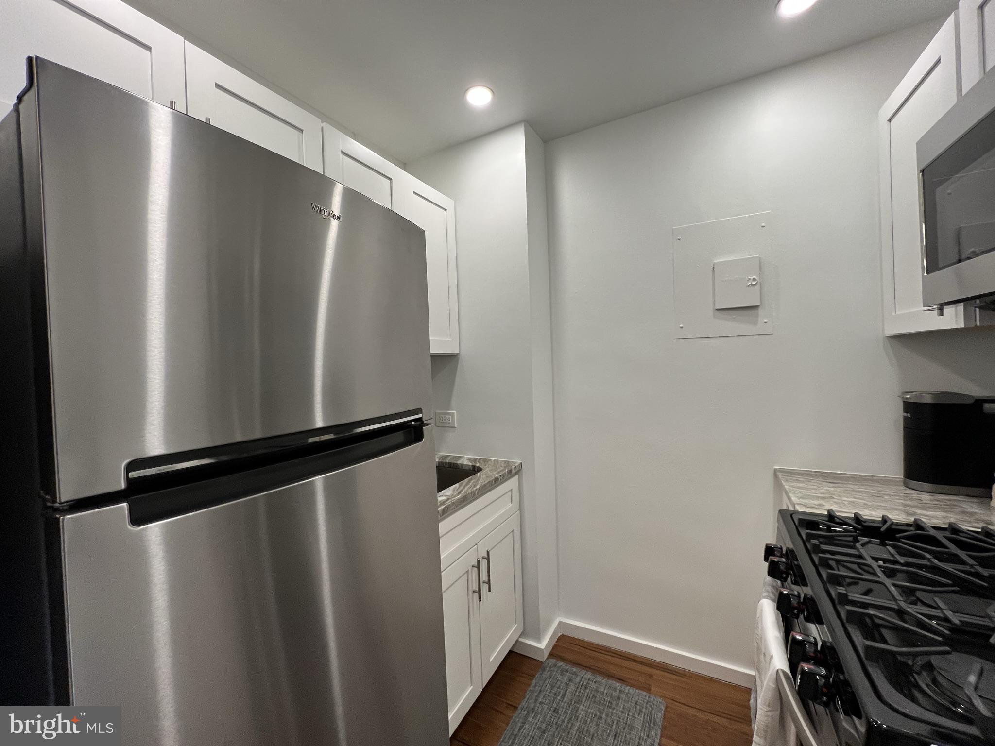 210 Locust Street, Unit 15EW Philadelphia, PA 19106 - Photo 7 of 15