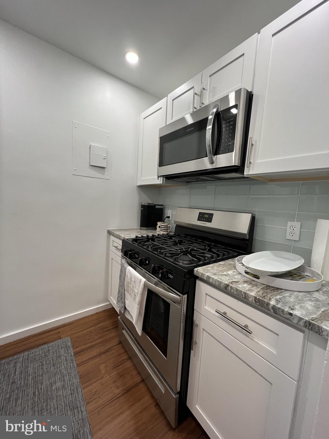 210 Locust Street, Unit 15EW Philadelphia, PA 19106 - Photo 8 of 15