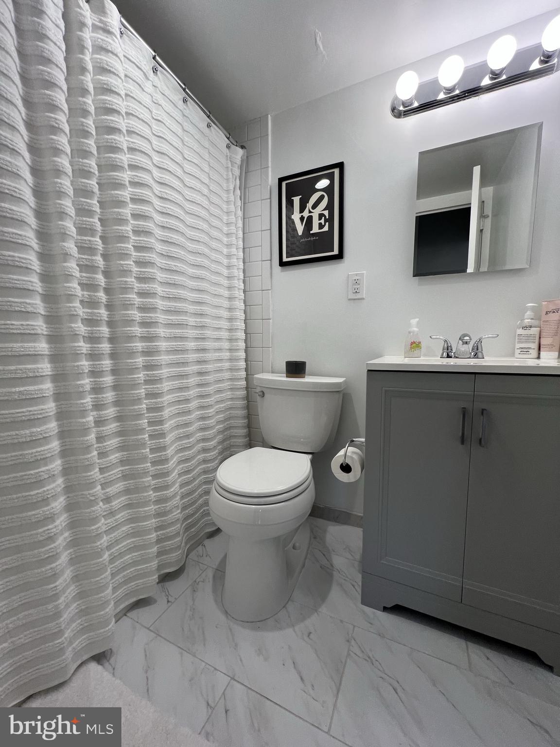 210 Locust Street, Unit 15EW Philadelphia, PA 19106 - Photo 9 of 15