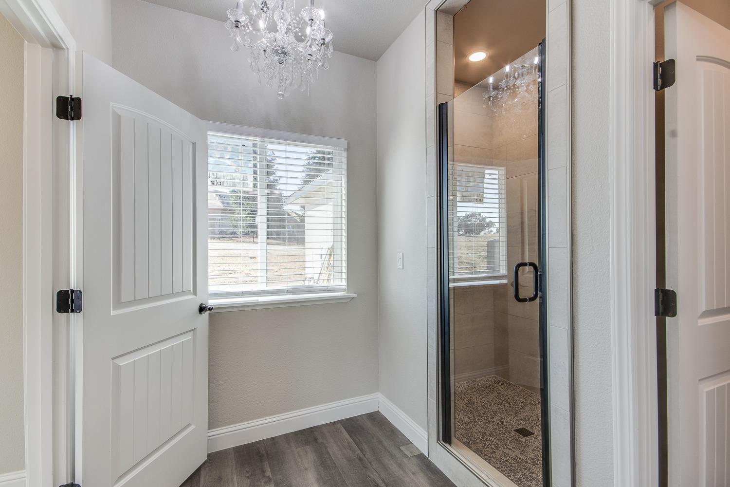 16639 Mark Road Madera, CA 93636 - Photo 20 of 33 a bathroom with a mirror and a shower