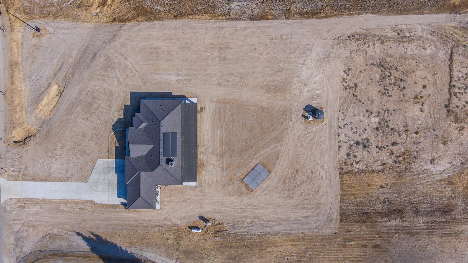 16639 Mark Road Madera, CA 93636 - Photo 26 of 33 a bathroom with a shower