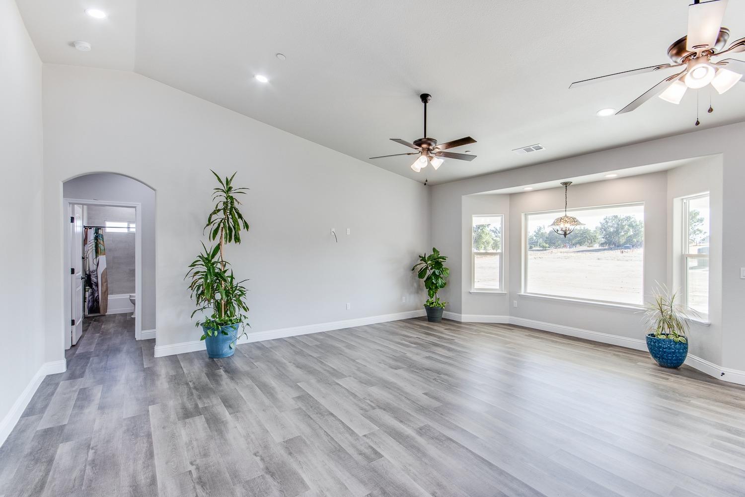 16639 Mark Road Madera, CA 93636 - Photo 9 of 33 a view of an empty room and window