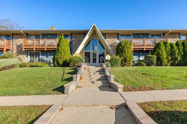 $185,000 | 300 Opatrny Drive, Unit 107, Fox River Grove, IL 60021