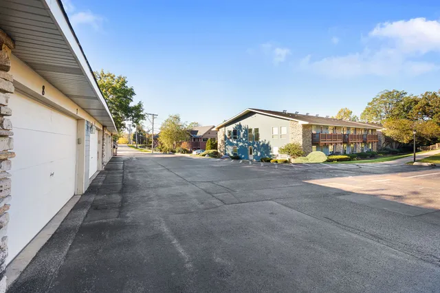 $185,000 | 300 Opatrny Drive, Unit 107, Fox River Grove, IL 60021