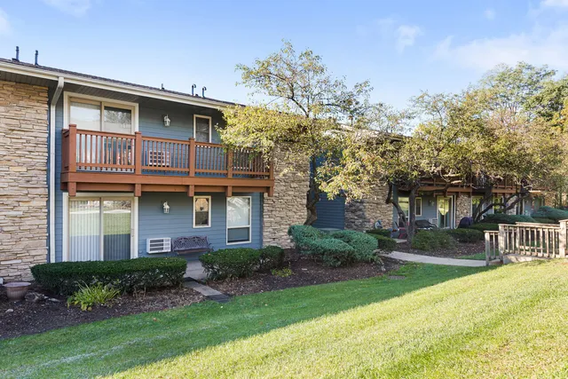 $185,000 | 300 Opatrny Drive, Unit 107, Fox River Grove, IL 60021