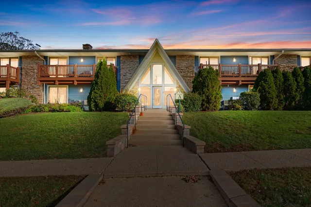 $185,000 | 300 Opatrny Drive, Unit 107, Fox River Grove, IL 60021