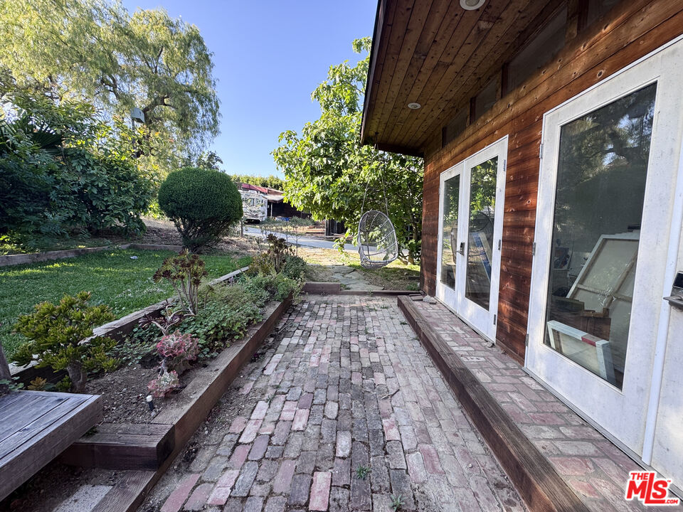814 East Edgeware Road Los Angeles, CA 90026 - Photo 32 of 33 a view of a pathway with a garden