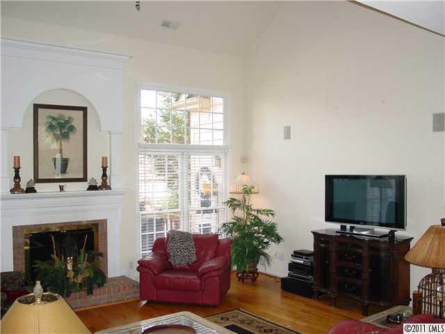 16515 Woolwine Road, Unit 2 Charlotte, NC 28278 - Photo 4 of 16 Gallery Image 4