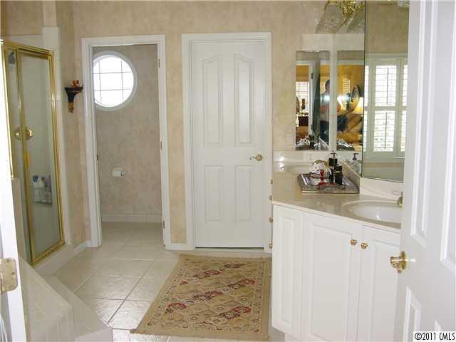 16515 Woolwine Road, Unit 2 Charlotte, NC 28278 - Photo 7 of 16 Gallery Image 7