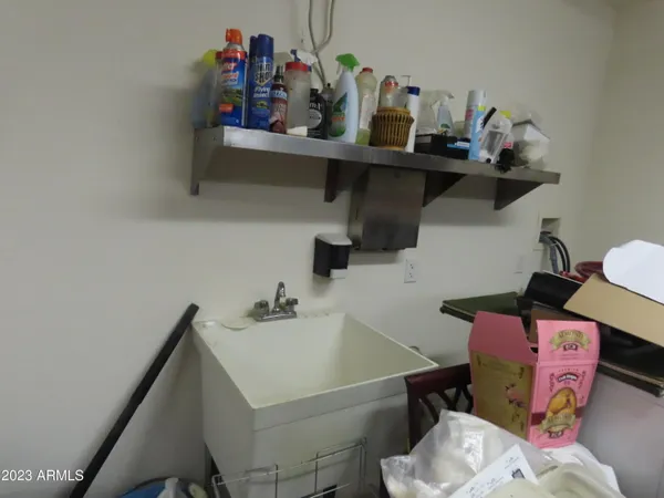 $750,000 | 639 Highway 60, Superior, AZ 85173