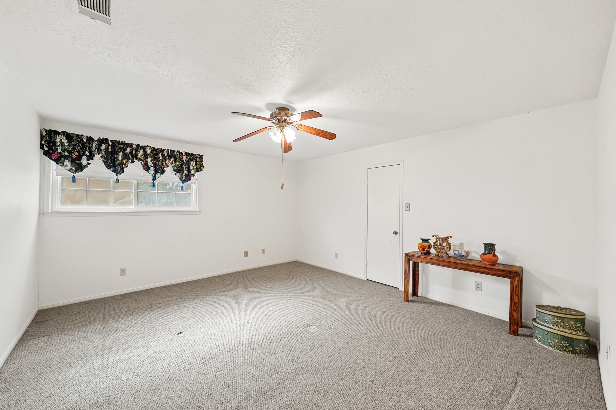 1706 Durfey Lane Katy, TX 77449 - Photo 27 of 29 a view of a room with gym equipment and a window