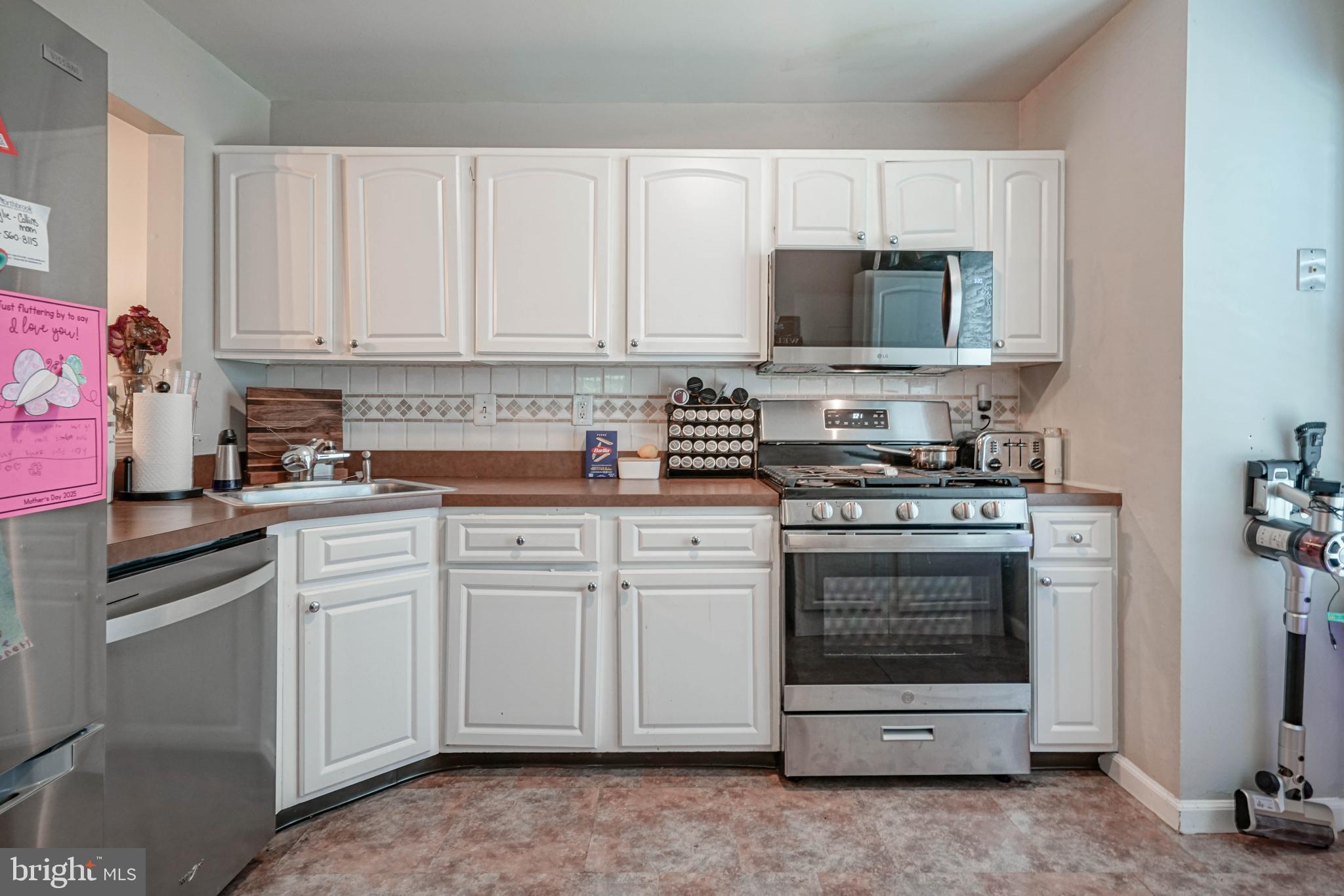 509 Cascade Court Sewell, NJ 08080 - Photo 10 of 26