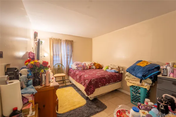 $560,000 | 382 Jamaica Avenue, Medford, NY 11763