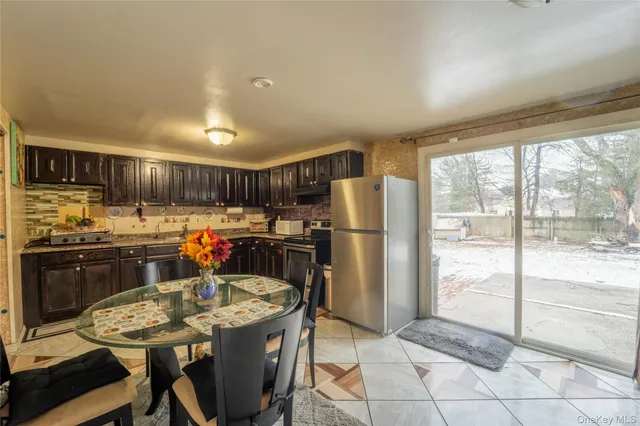 $589,999 | 382 Jamaica Avenue, Medford, NY 11763