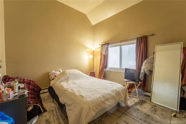 $560,000 | 382 Jamaica Avenue, Medford, NY 11763