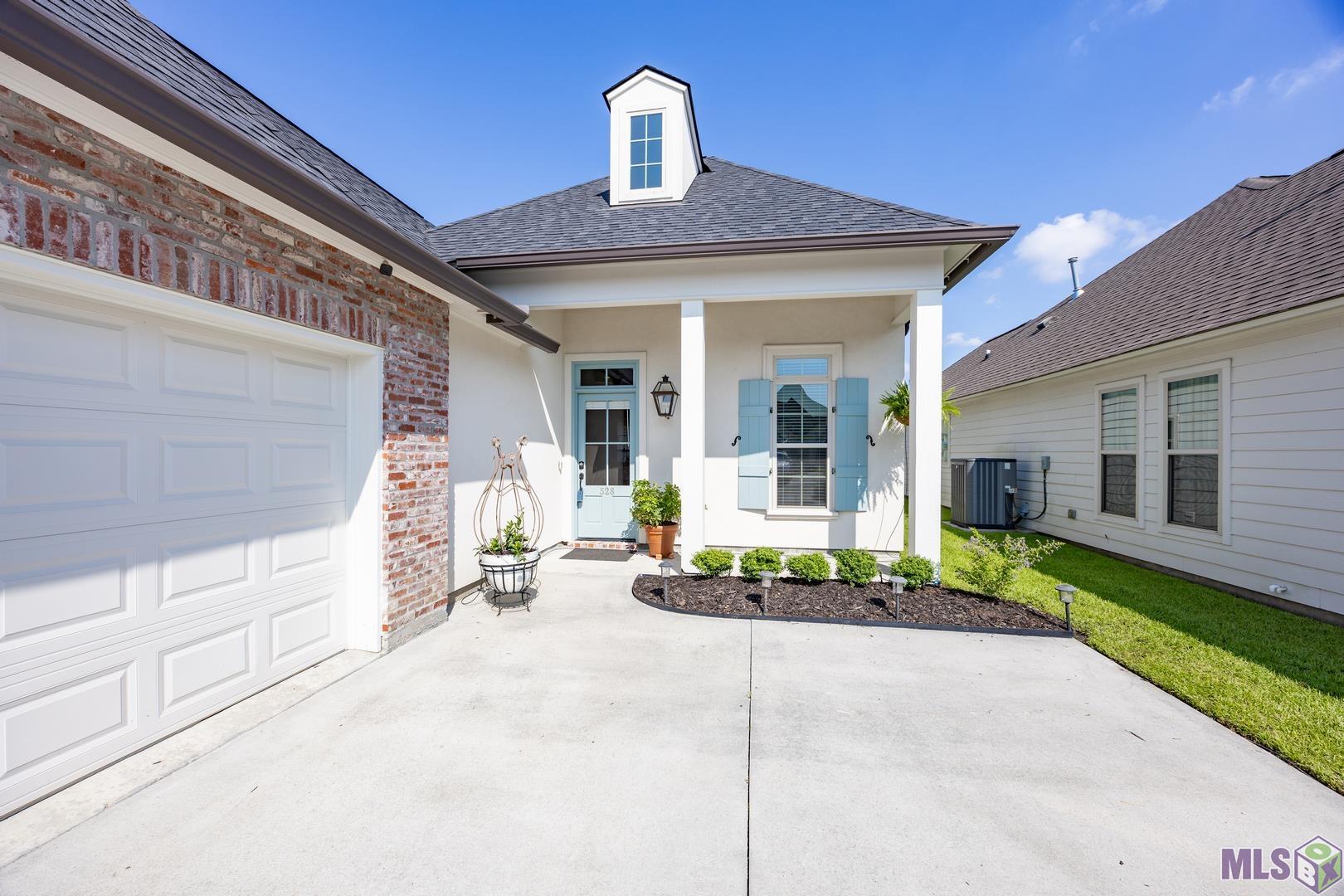 528 Flycatcher Drive Baton Rouge, LA 70810 - Photo 2 of 27 Gallery Image 2