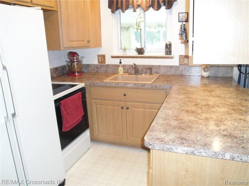 18730 Savage Road Belleville, MI 48111 - Photo 10 of 34 DSC04427.JPG