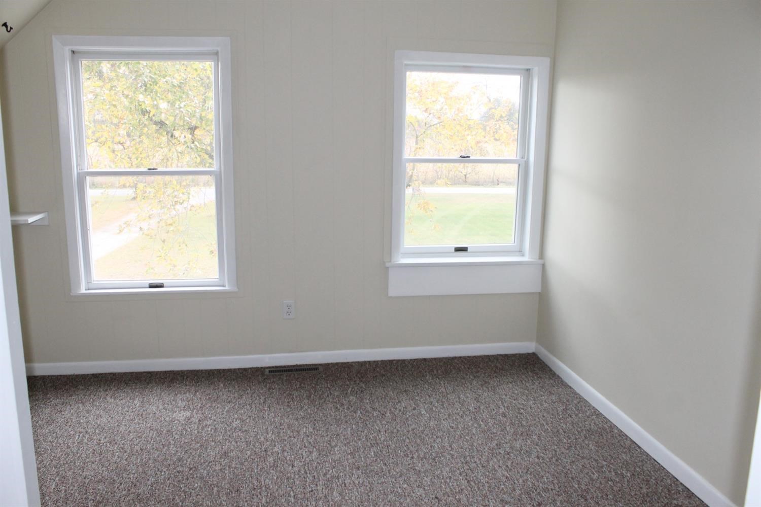 200 8th Avenue Northeast De Motte, IN 46310 - Photo 14 of 22 an empty room with a window