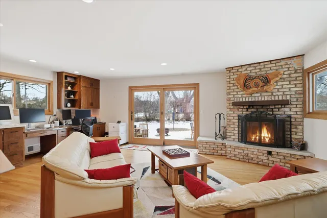 $479,900 | 8965 North Navajo Road, Bayside, WI 53217